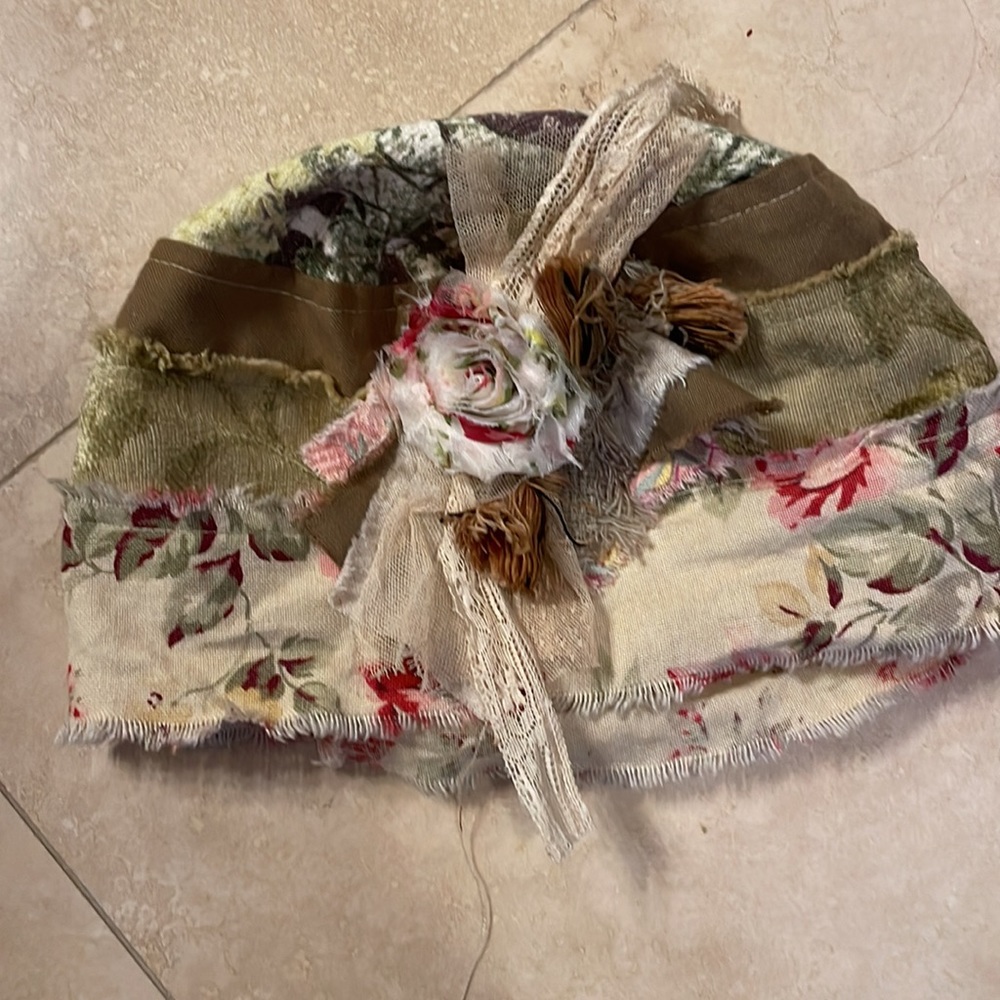 Handmade hat - Picture 3 of 3